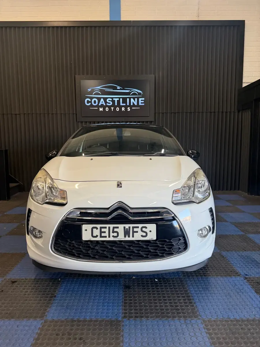 Used Citroën DS3 PureTech 110 HP (80 kW) 2015 White Hatchback