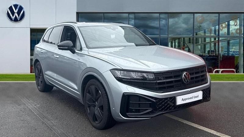 Oyster silver Used 2025 VW Touareg Black Edition SUV | £50,626 (Fair price) - Image 1/4
