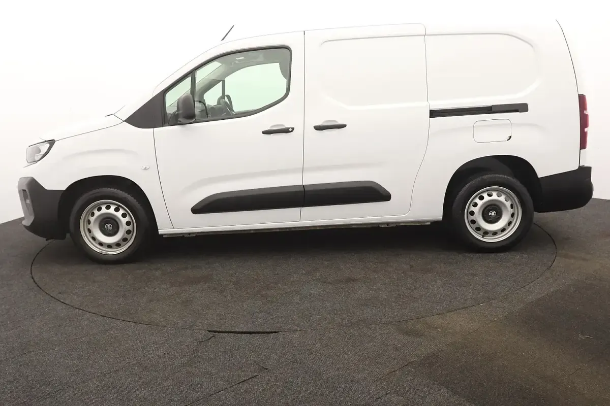 Used Vauxhall Combo S 100 HP (73 kW) 2024 White MPV