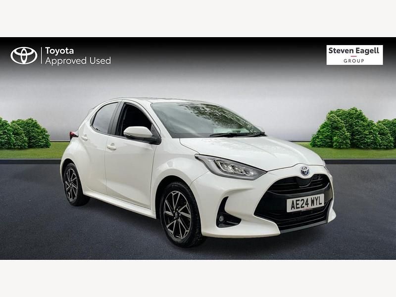 White Used 2024 Toyota Yaris Hybrid Design Hatchback | £18,611 (Fair price) - Image 1/3