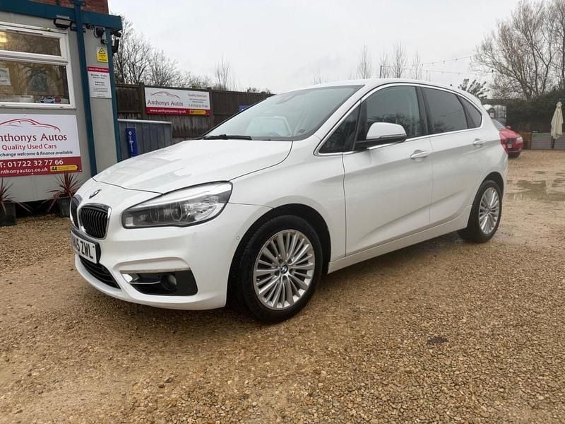 Used BMW 218 Luxury Line 2015 White Hatchback