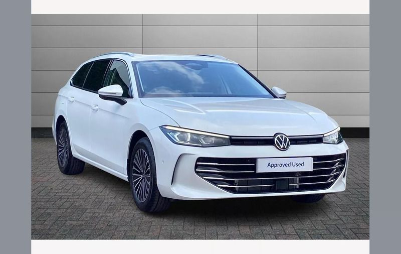 White New 2025 VW Passat Elegance Estate | £37,650 (Fair price) - Image 1/4