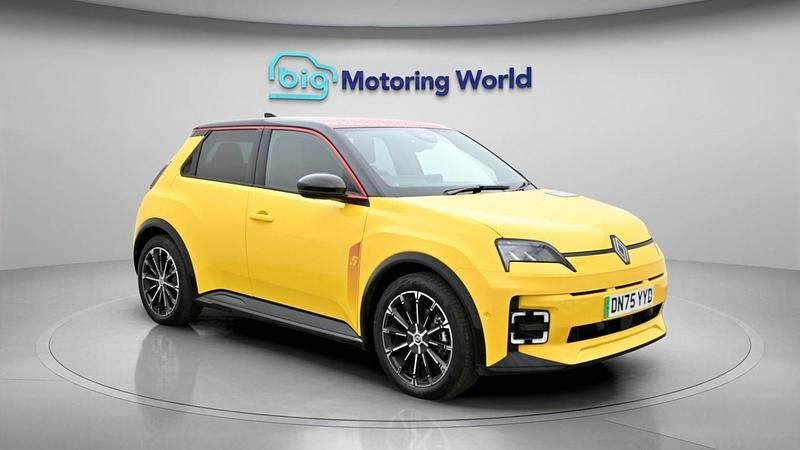 New Renault R5 Iconic 110 kW (150 HP) 2025 Yellow/black Hatchback