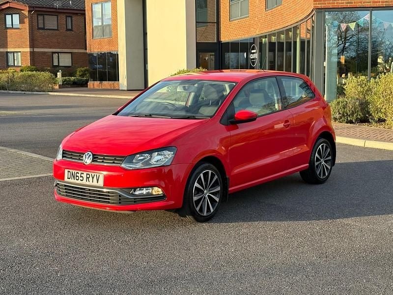 Used VW Polo SE 90 HP (66 kW) 2015 Red Hatchback