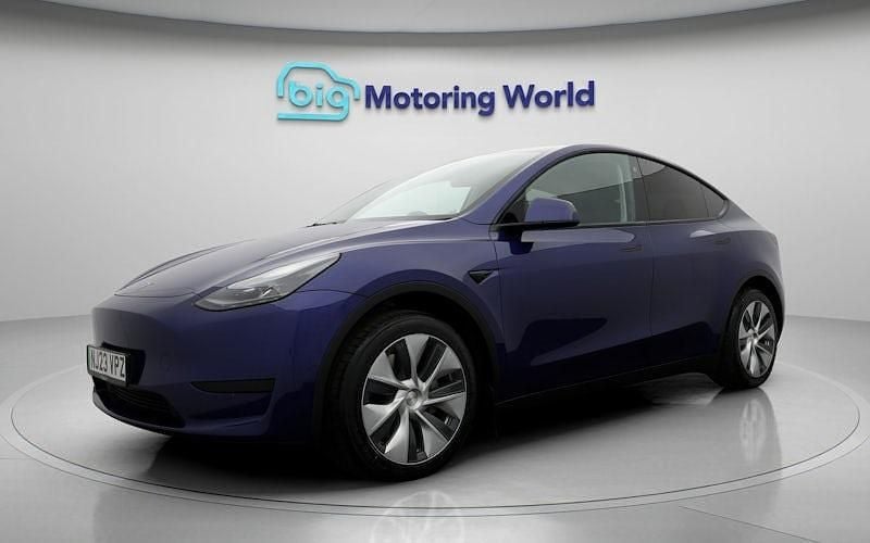 Begagnad Tesla Model Y RWD 250 kW (340 HK) 2023 Blå SUV