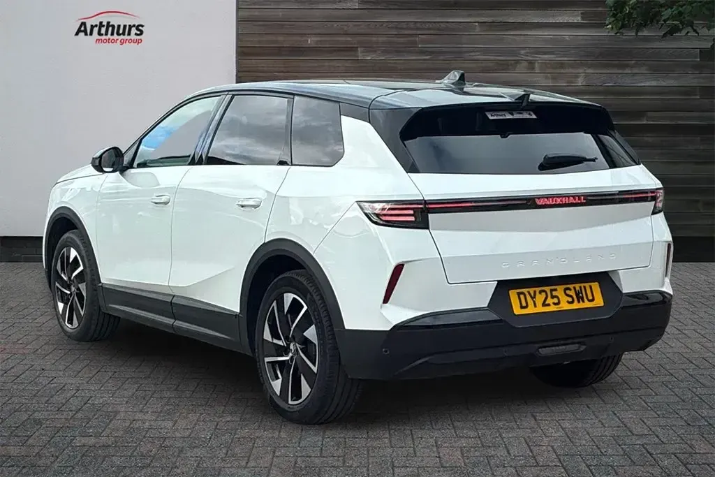 Used Vauxhall Grandland X Ultimate 134 HP (98 kW) 2025 White SUV