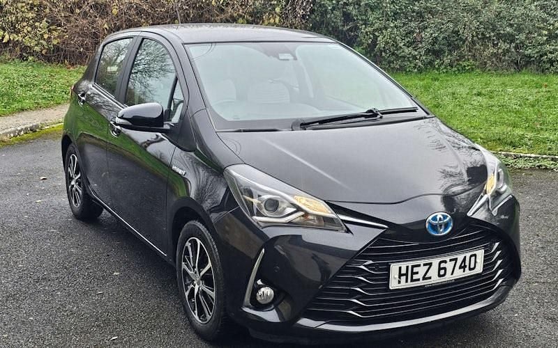 Used 2019 Toyota Yaris Hybrid Hatchback | £10,280 (Good price) - Image 1/4