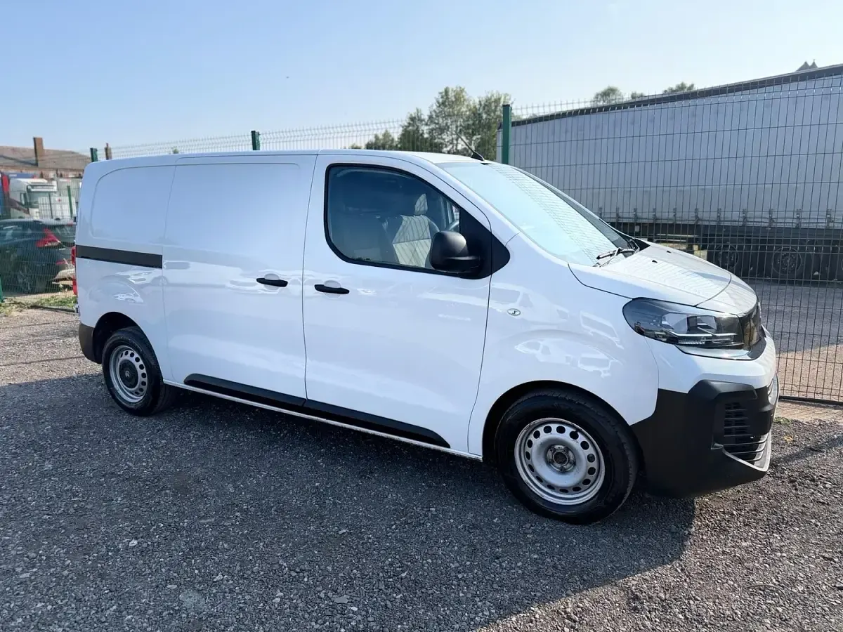 Used Vauxhall Vivaro 2025 White MPV
