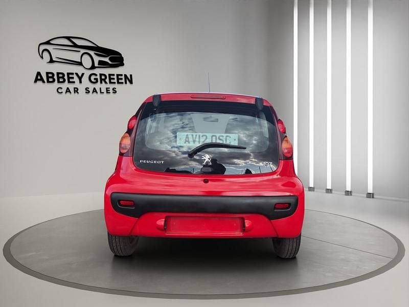 Used Peugeot 107 Active 68 HP (50 kW) 2012 Red Hatchback