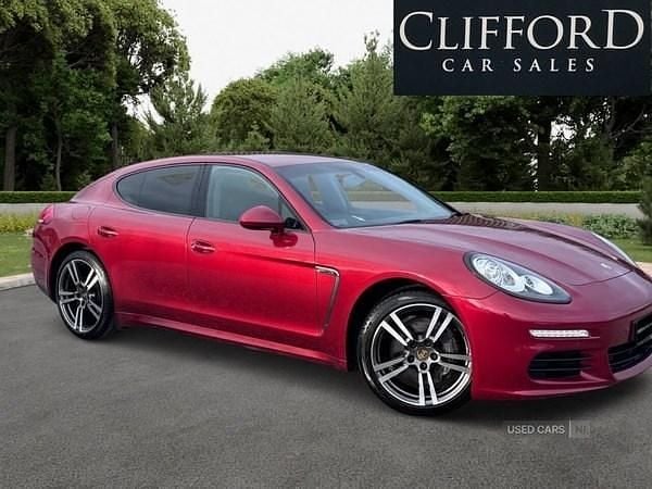 Used Porsche Panamera 300 HP (220 kW) 2014 Maroon Hatchback