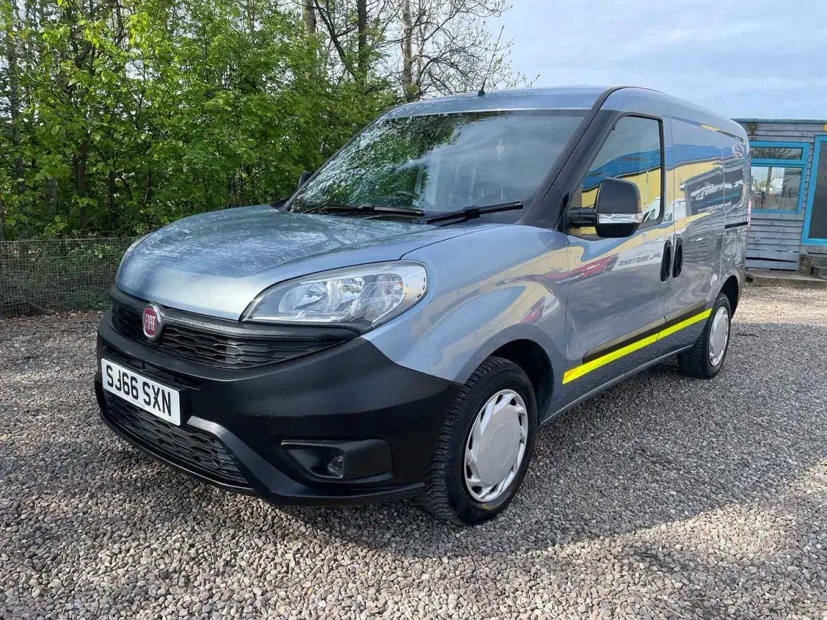 Usado Fiat Doblò 95 HP (69 kW) 2016 Azul Monovolume
