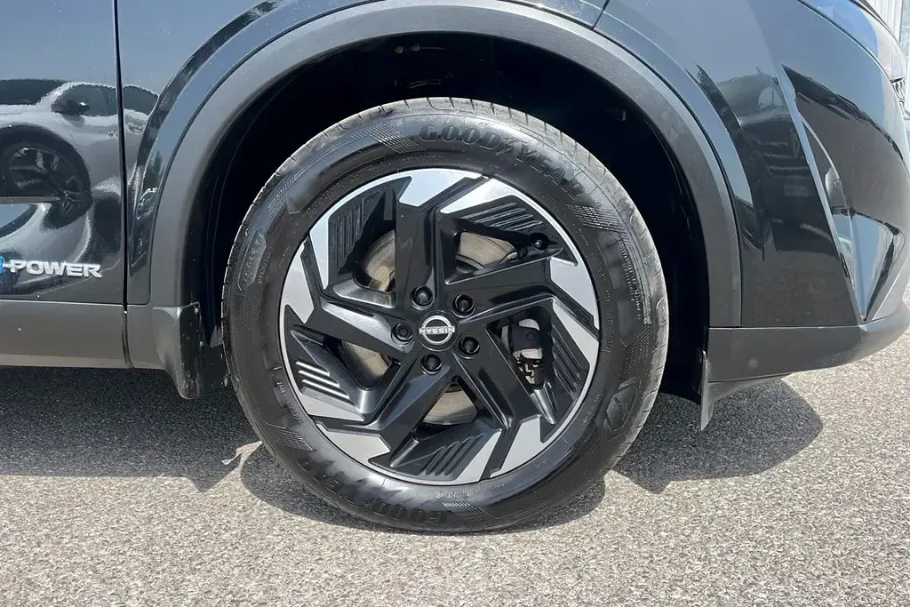Used Nissan Qashqai Acenta Premium 187 HP (137 kW) 2025 Black SUV