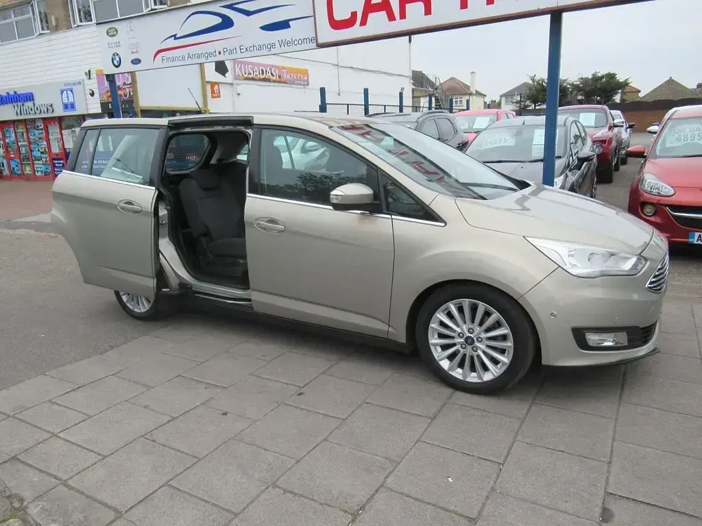 Usado Ford Grand C-Max Titanium 125 HP (91 kW) 2017 Prateado Monovolume