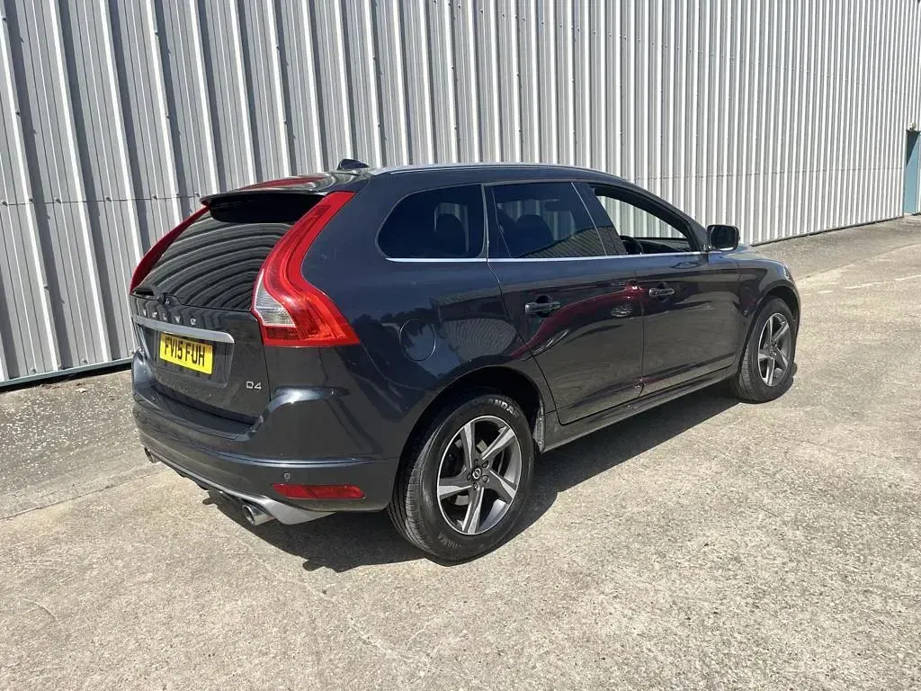 Used Volvo XC60 R-Design 190 HP (139 kW) 2015 Grey SUV