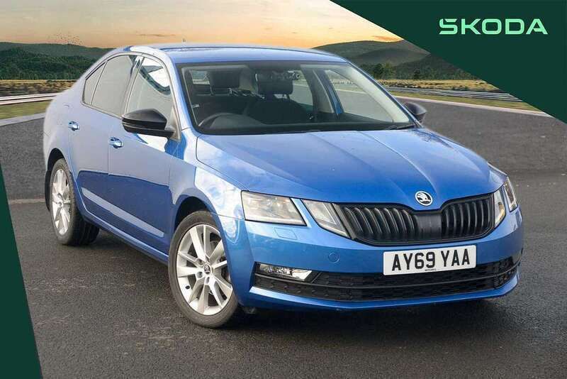 Race blue Used 2019 Skoda Octavia SE Hatchback | £14,995 (Fair price) - Image 1/4