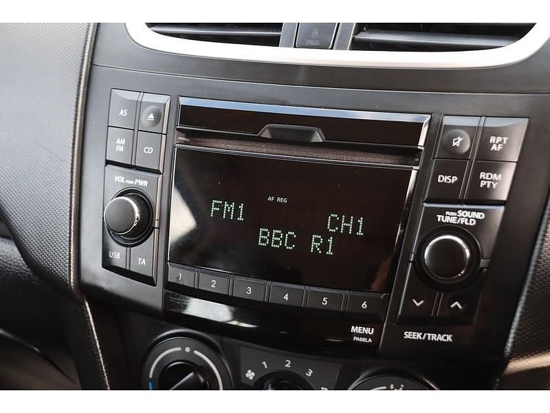 Usado Suzuki Swift 93 HP (68 kW) 2015 Vermelho Citadino