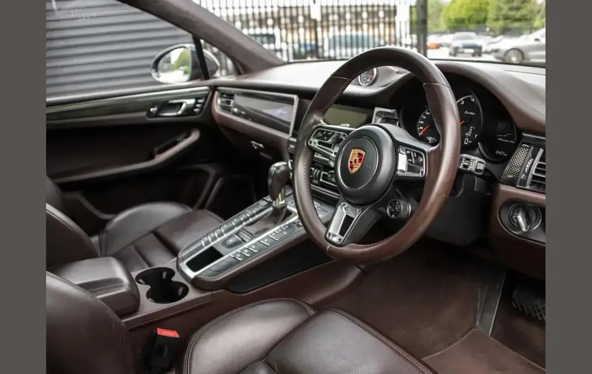 Used Porsche Macan 434 HP (319 kW) 2019 Black SUV