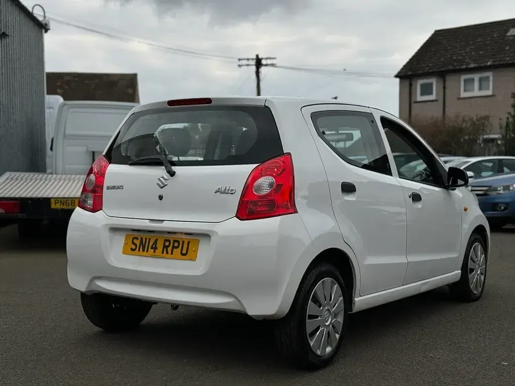 Used Suzuki Alto 68 HP (50 kW) 2014 White Hatchback