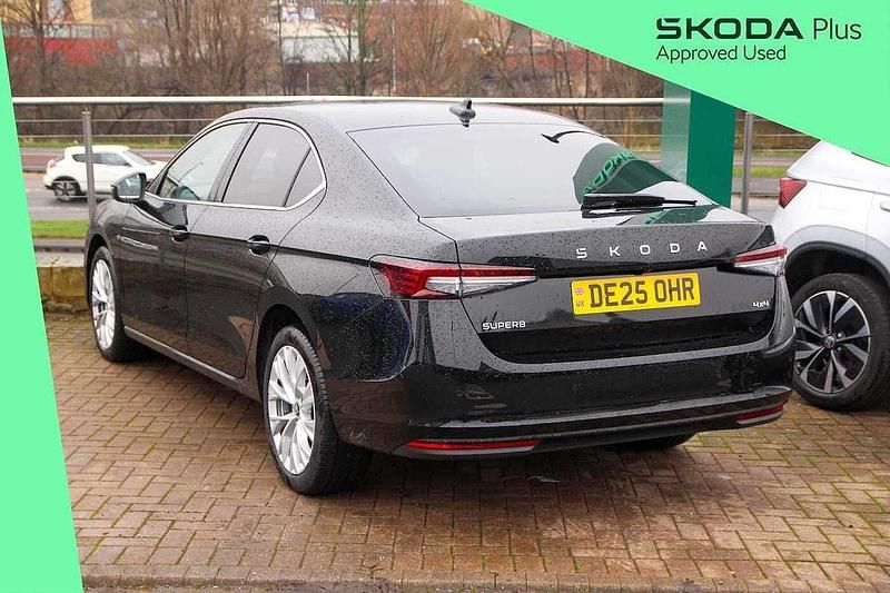 Used Skoda Superb SE L 190 HP (139 kW) 2025 Midnight black metallic Hatchback