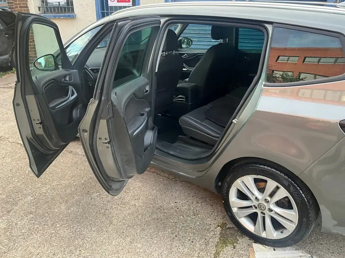 Used Vauxhall Zafira SRi 140 HP (102 kW) 2017 Grey MPV