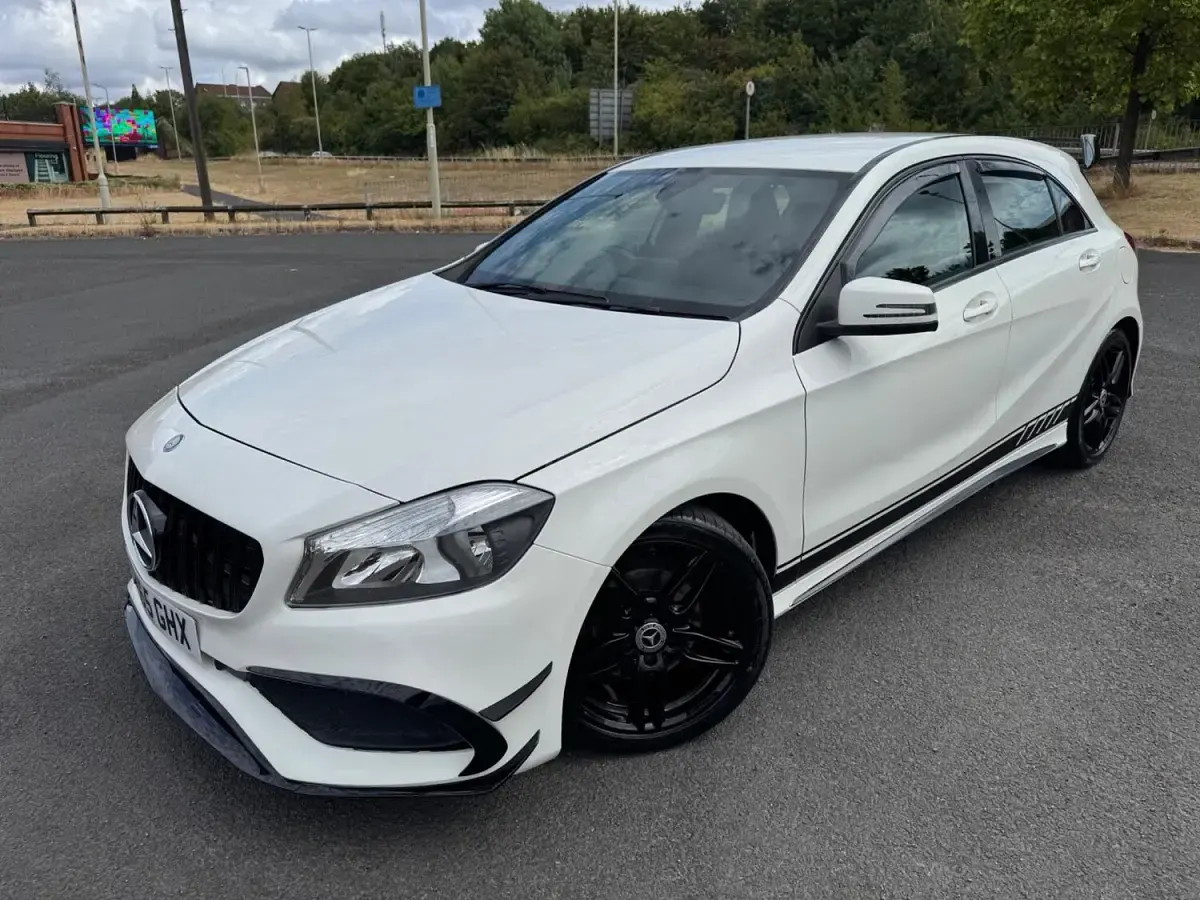 Used Mercedes A180 AMG line 109 HP (80 kW) 2015 White Hatchback