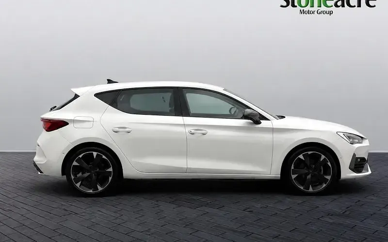 Used Cupra Leon 150 HP (110 kW) 2023 White Hatchback