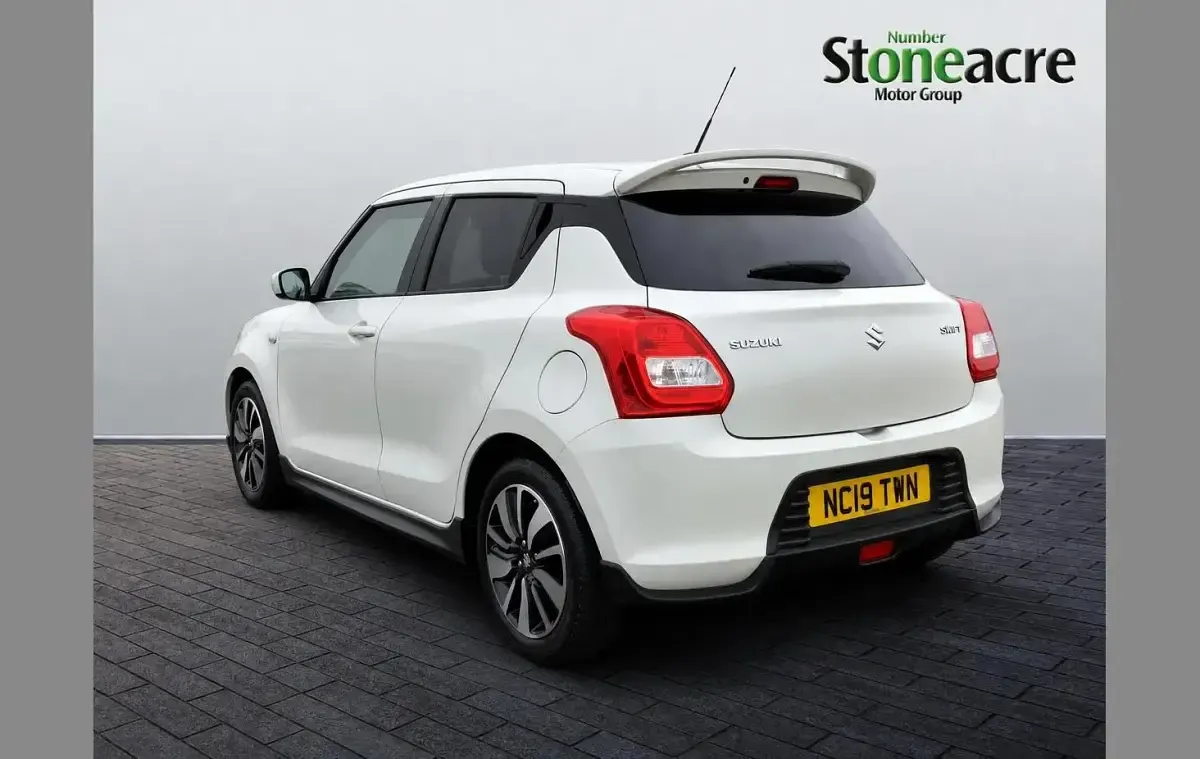 Used Suzuki Swift 90 HP (66 kW) 2019 White Hatchback