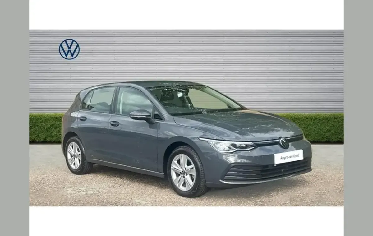 Second-hand VW Golf VIII Life 131 CP (96 kW) 2023 Hatchback