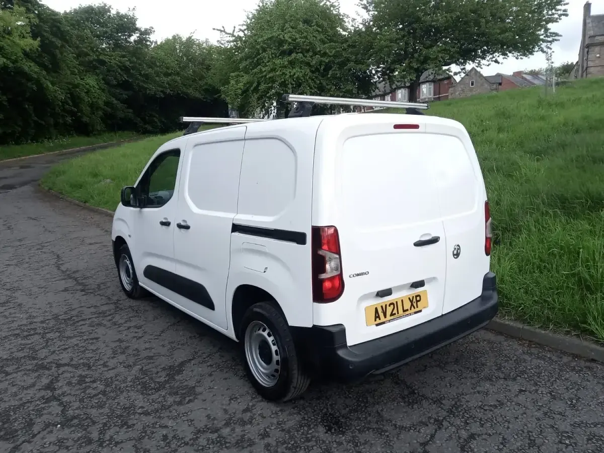Used Vauxhall Combo 75 HP (55 kW) 2021 White MPV