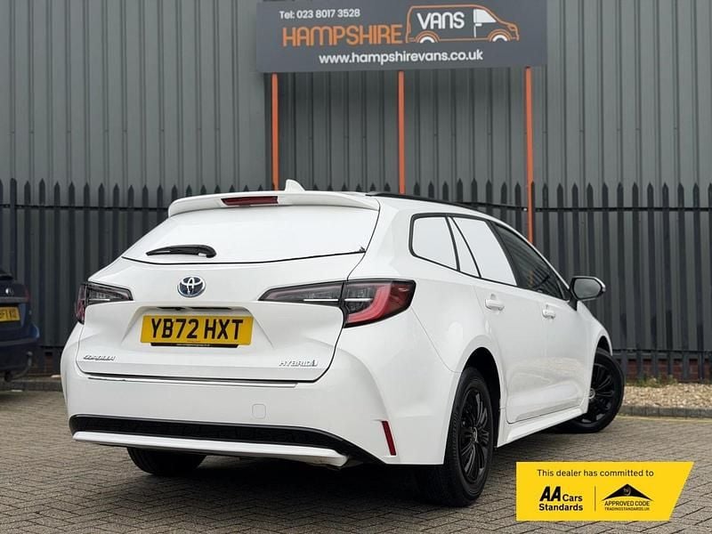 Used Toyota Corolla 122 HP (89 kW) 2022 White Van