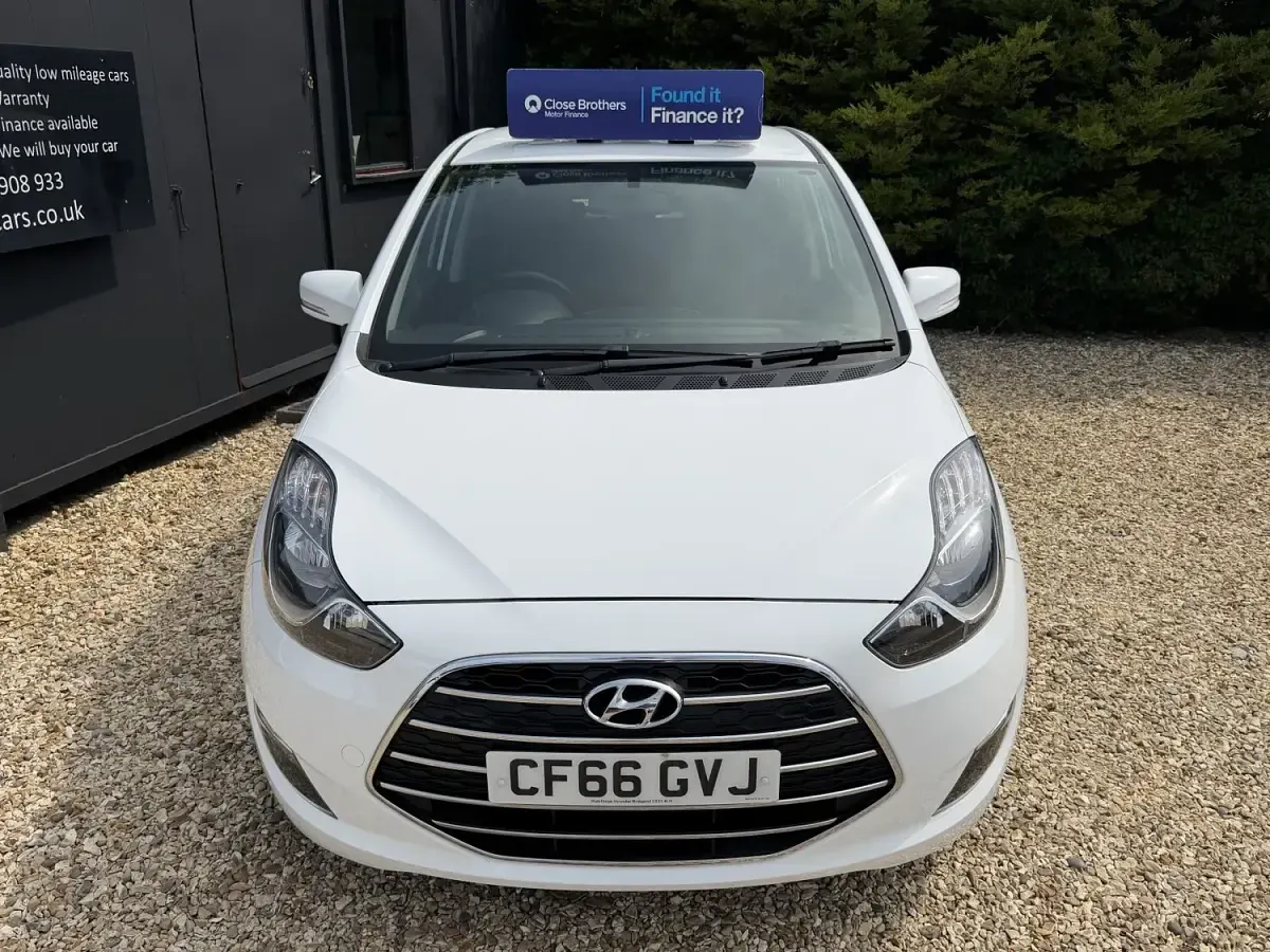 Used Hyundai ix20 SE 90 HP (66 kW) 2017 White Hatchback