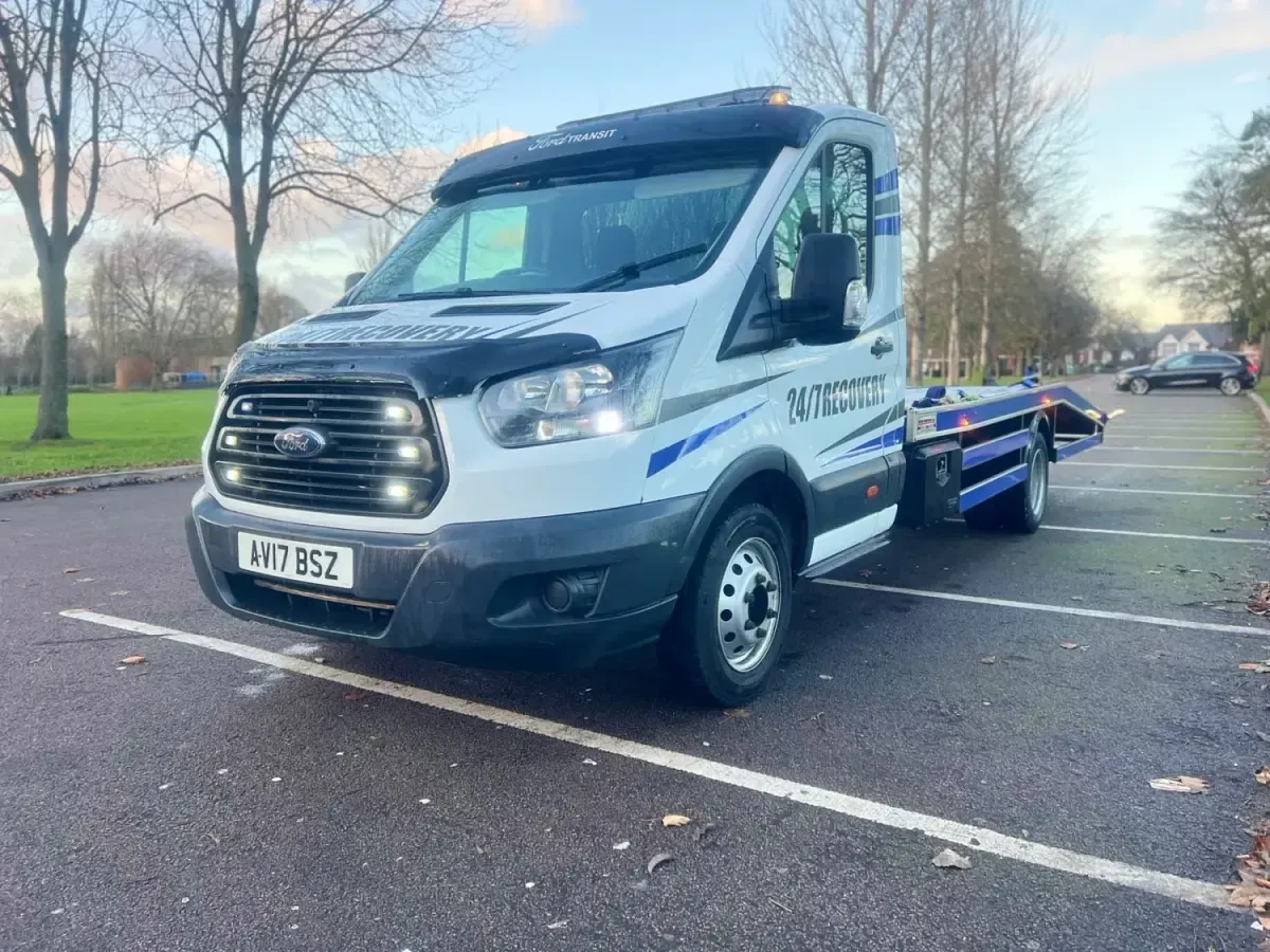 Usado Ford Transit 130 HP (95 kW) 2017 Branco Cabrios