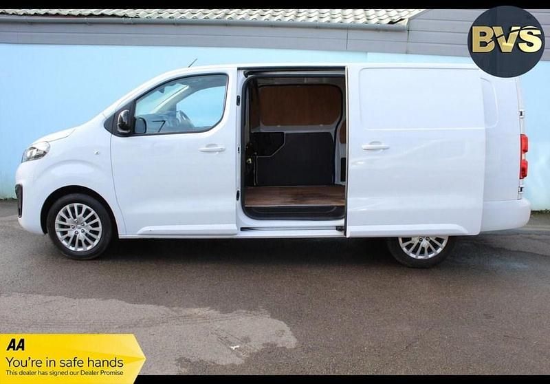 Used Vauxhall Vivaro 100 HP (73 kW) 2023 White MPV