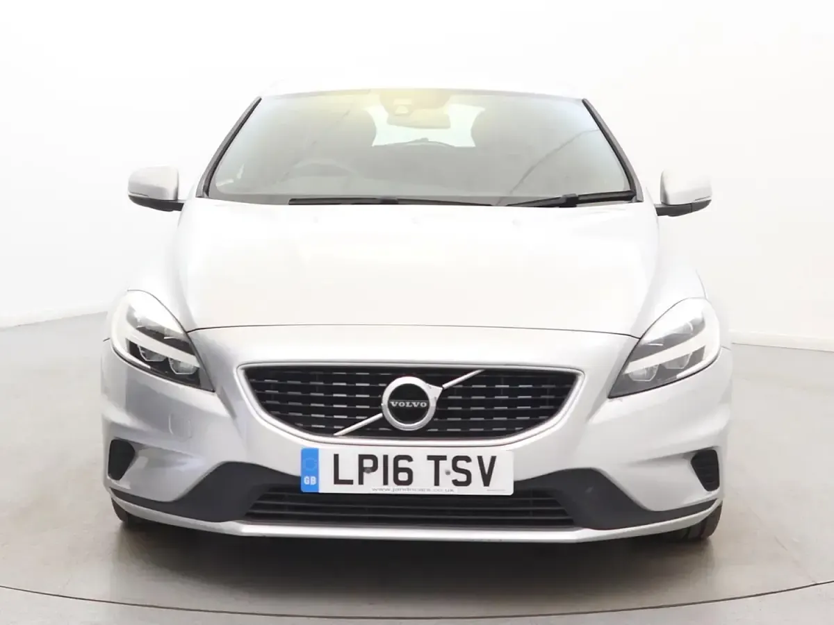 Used Volvo V40 R-Design 122 HP (89 kW) 2016 Silver Hatchback
