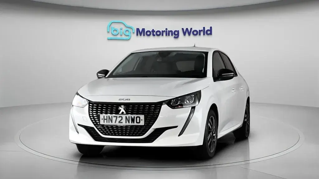 Used Peugeot 208 Allure+ 100 HP (73 kW) 2022 White Hatchback
