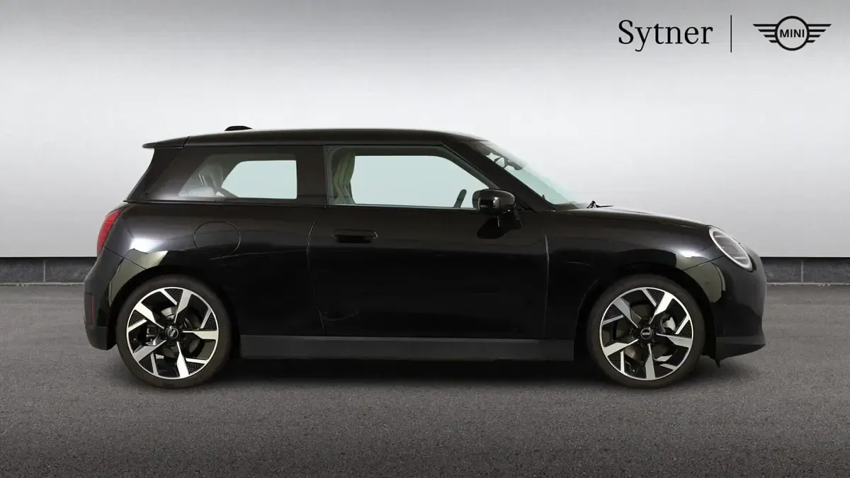 Used Mini Cooper Hatch 133 kW (181 HP) 2025 Black Hatchback