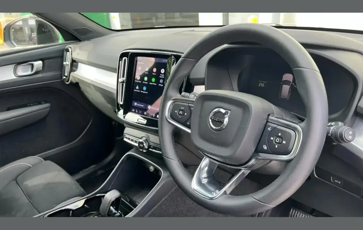 Used Volvo XC40 Plus 194 HP (142 kW) 2025 Black SUV