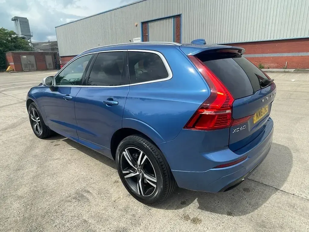 Used Volvo XC60 R-Design 235 HP (172 kW) 2018 Blue SUV