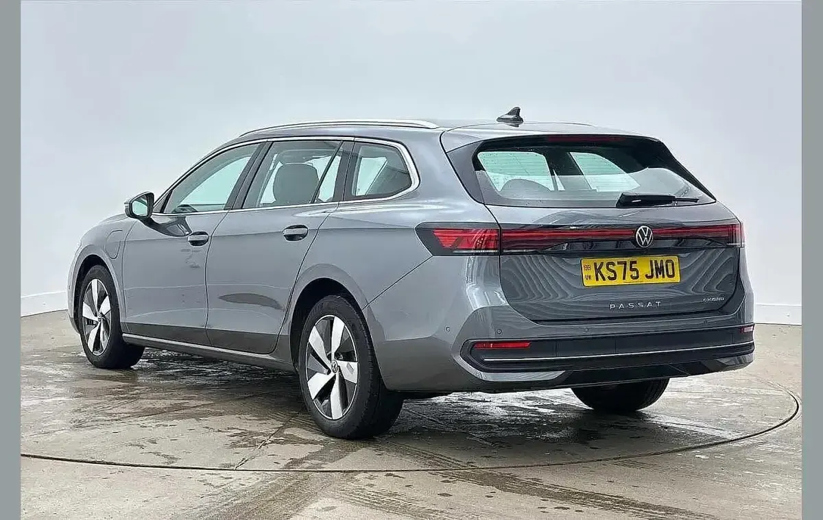 Used VW Passat Life 204 HP (150 kW) 2025 Grey Estate