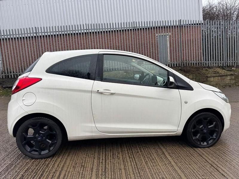 Used Ford Ka Zetec 69 HP (50 kW) 2016 White Hatchback