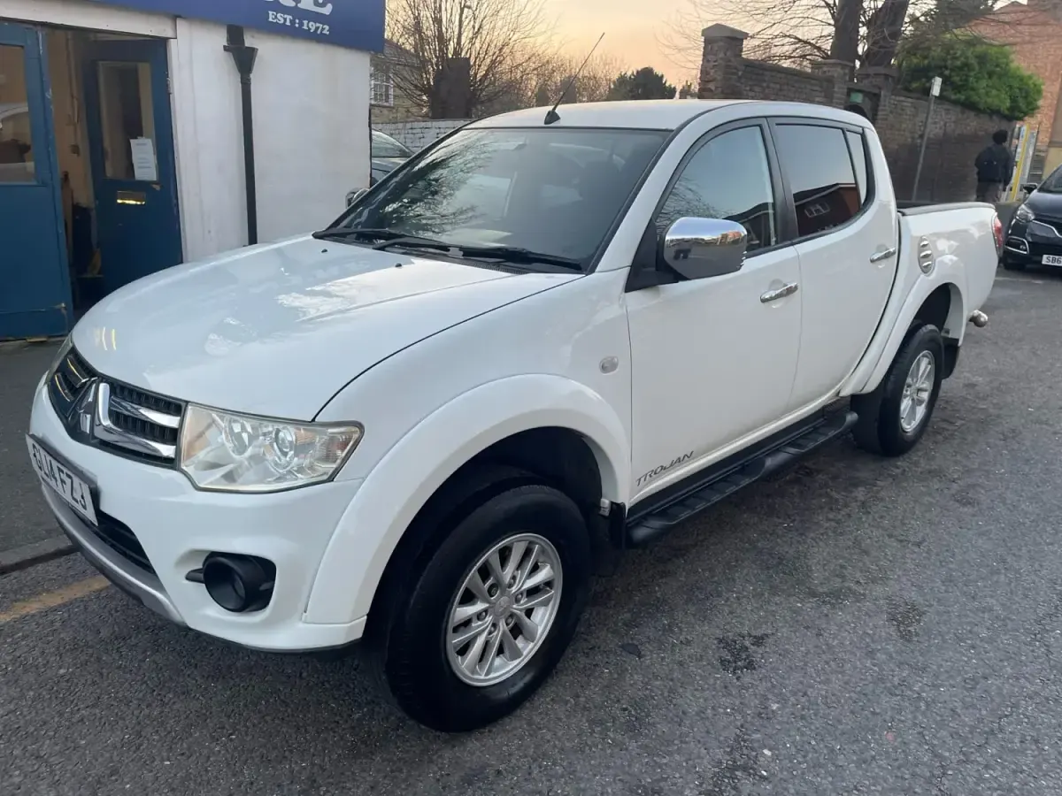 Begagnad Mitsubishi L200 175 HK (128 kW) 2014 Vit Pickup