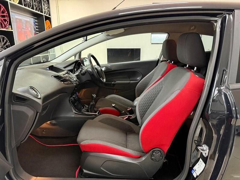 Used Ford Fiesta Zetec 140 HP (102 kW) 2016 Black Hatchback