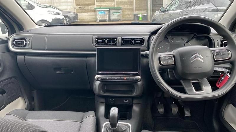 Used Citroën C3 PureTech 82 HP (60 kW) 2022 Red Hatchback