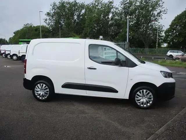 Used Peugeot Partner 2021 White MPV
