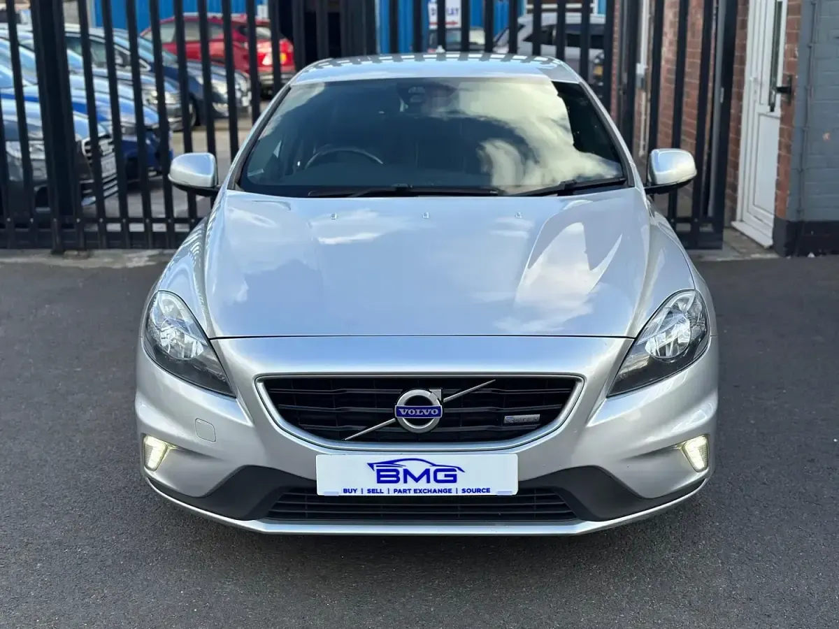 Used Volvo V40 R-Design 115 HP (84 kW) 2014 Silver Hatchback