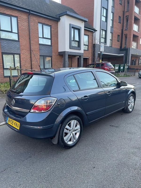 Used Vauxhall Astra 90 HP (66 kW) 2008 Blue Hatchback