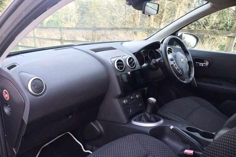 Used Nissan Qashqai Acenta 114 HP (83 kW) 2008 Silver SUV