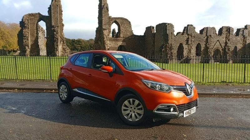 Used Renault Captur Expression+ 90 HP (66 kW) 2013 Orange SUV