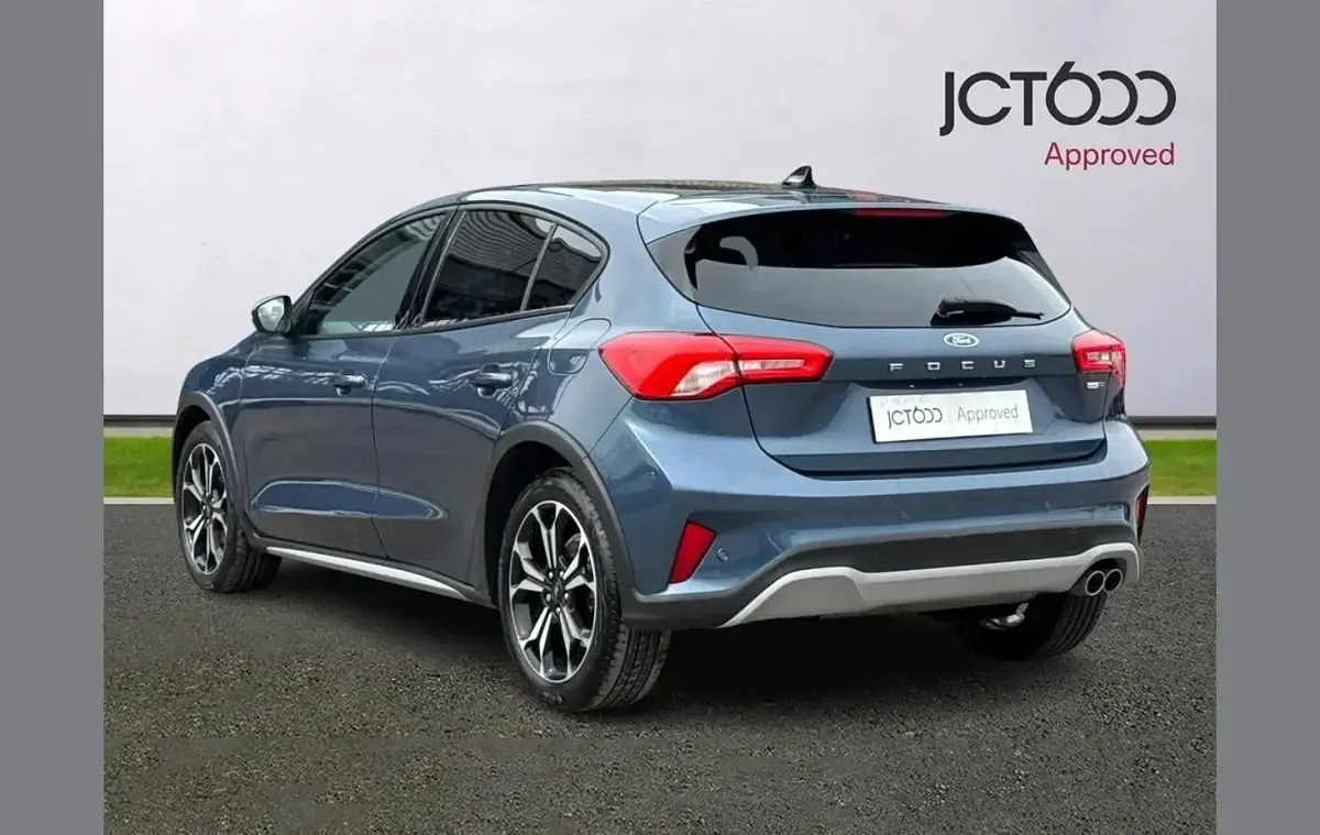Used Ford Focus Active X 153 HP (112 kW) 2022 Blue Hatchback