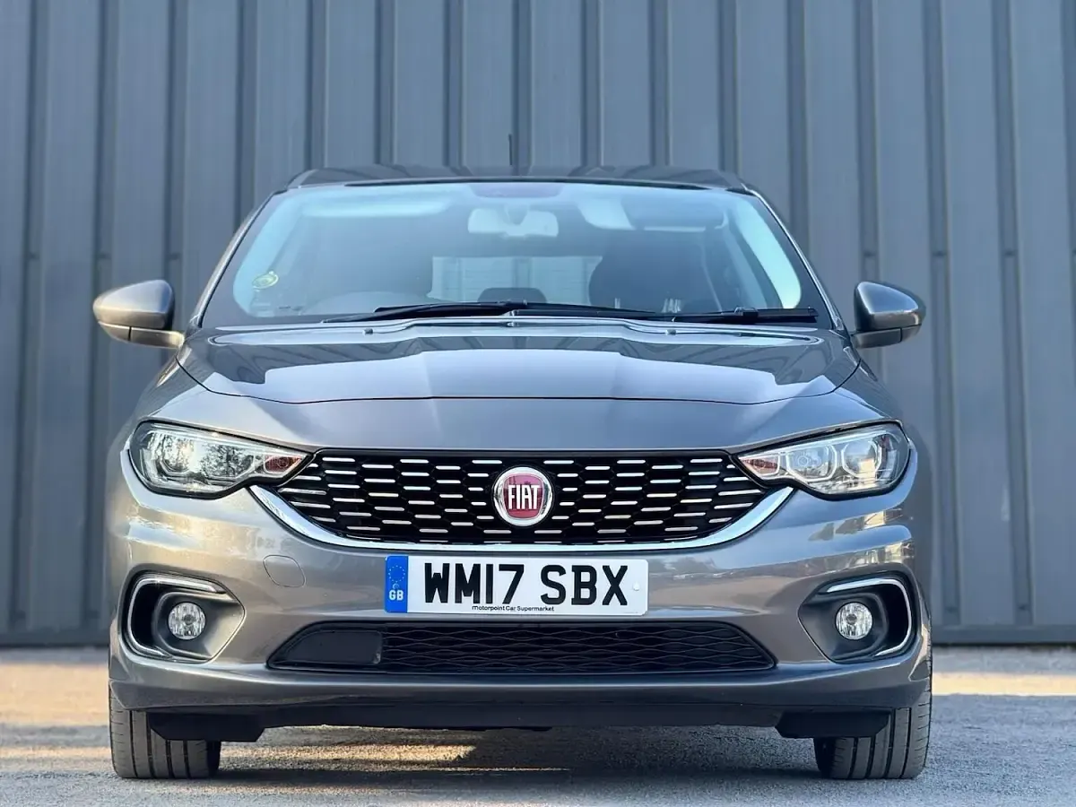 Used Fiat Tipo Lounge 95 HP (69 kW) 2017 Grey Hatchback